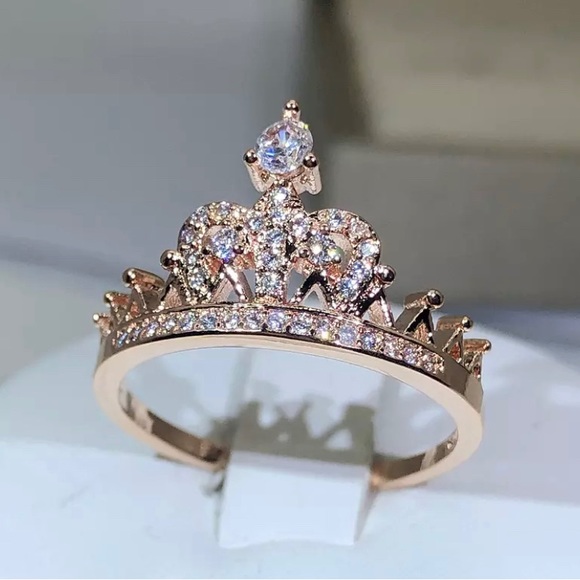 Exquisite Rose Gold Princess Crown Ring - Picture 4 of 7